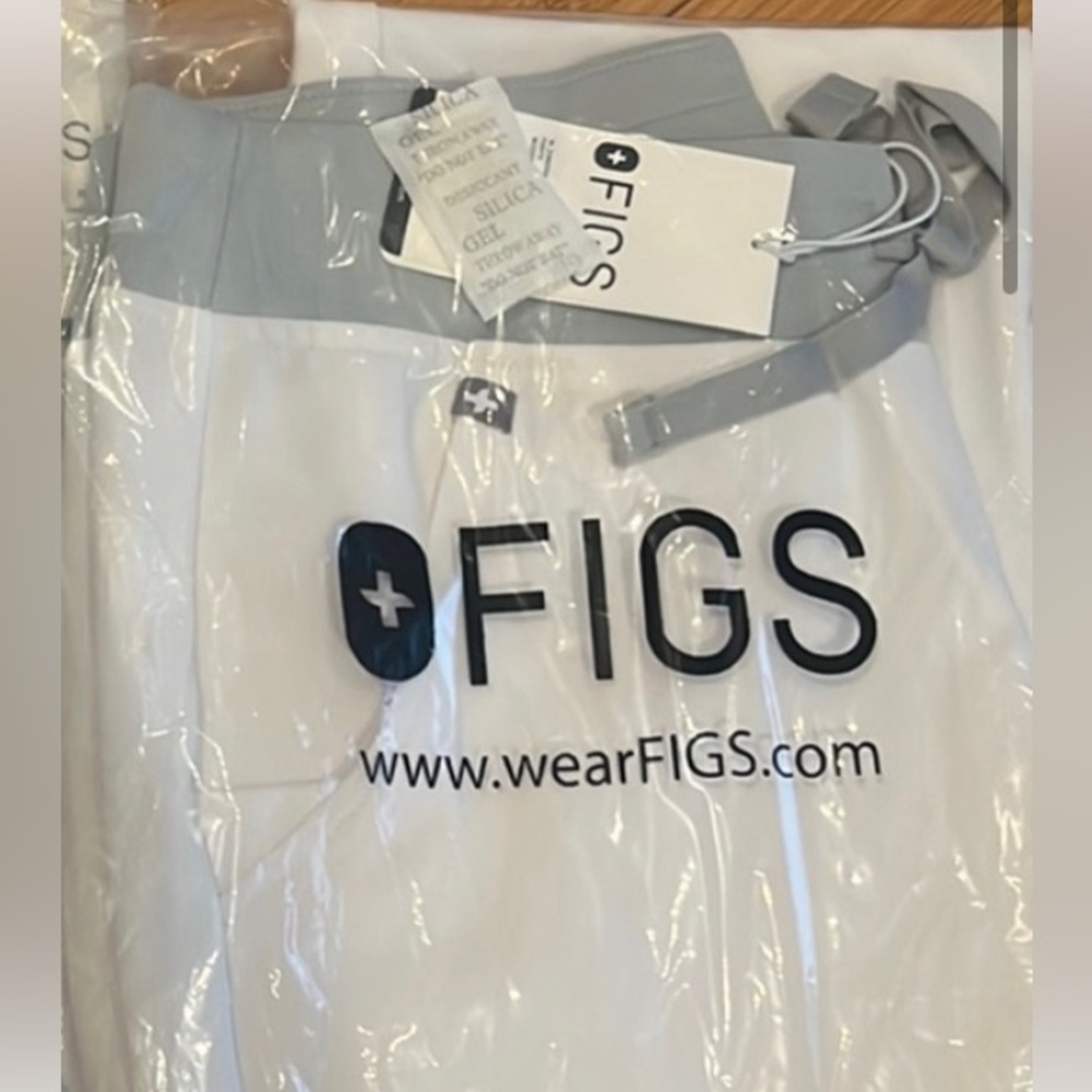 NWT FIGS Zamora 2.0 jogger scrub pants XS in white